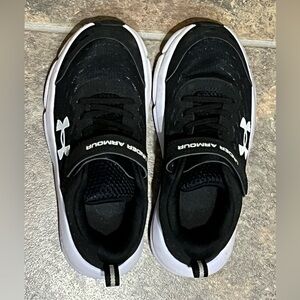 Under Armour Preschool Assert 10 AC Kids Running Shoes - size 3 - black & white